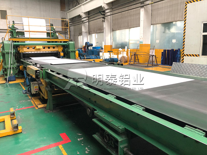 明泰鋁業(yè)生產(chǎn)汽車用5182鋁板-質量優(yōu)良-可定制生產(chǎn)